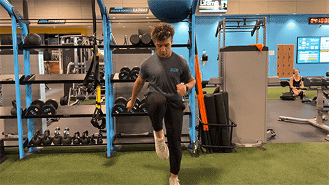 eos member performing high knees